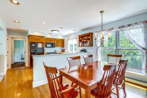 Lakefront New London Retreat with Dock and Hot Tub! in 新倫敦 (NH)