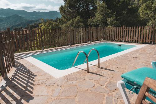 Peldbaseins, Casa rural Monte Dio in Jubrike