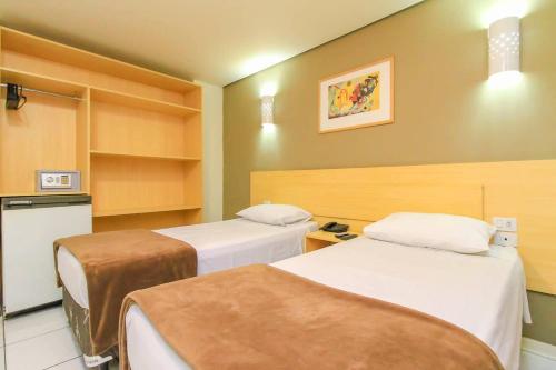 3 twin beds
