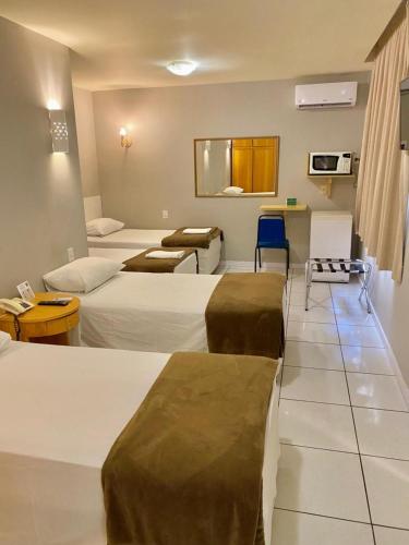 4 twin beds