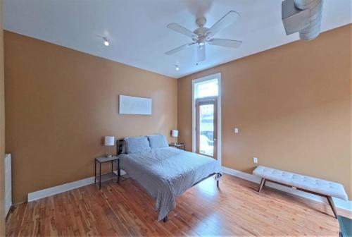 12 Massive condo in the heart of the city