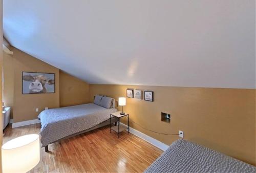 12 Massive condo in the heart of the city