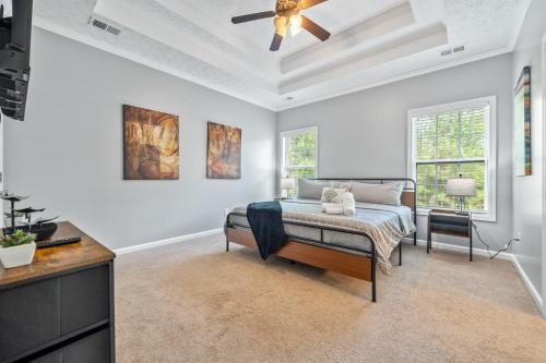 4BR house with Garage, Backyard porch & Fireplace in Covington, USA
