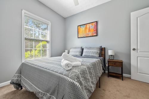 4BR house with Garage, Backyard porch & Fireplace in Covington, USA