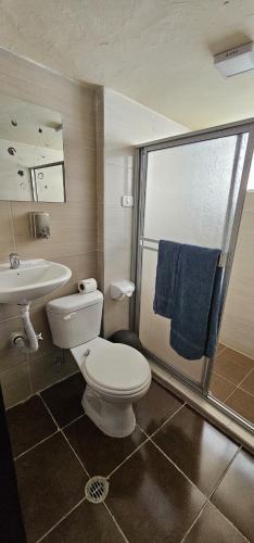 Habitación con baño privado (Habitacion con bano privado) in Tulcan