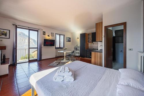 Lake Como View, Private Suite & free Parking in วาเรนนา