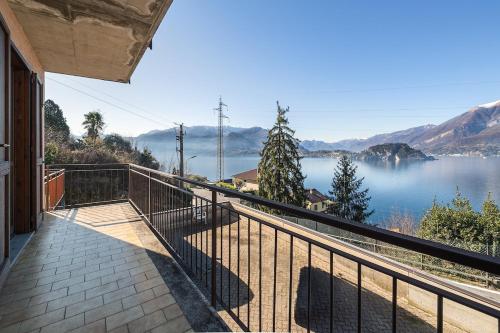 Lake Como View, Private Suite & free Parking in วาเรนนา