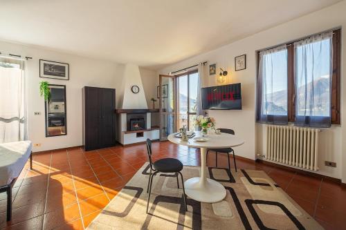 Lake Como View, Private Suite & free Parking in วาเรนนา
