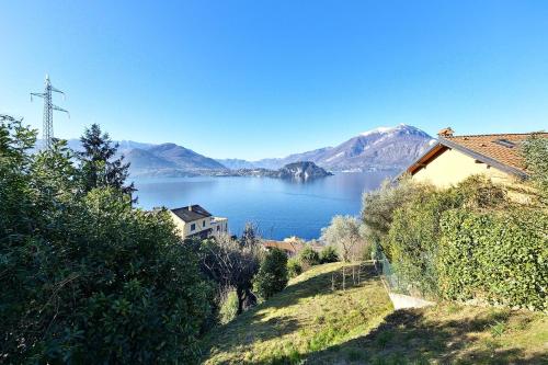 Lake Como View, Private Suite & free Parking in วาเรนนา