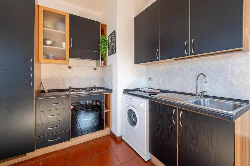Lake Como View, Private Suite & free Parking in วาเรนนา