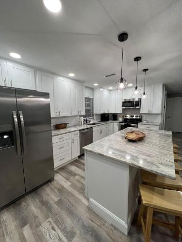 Konyha, Kid-friendly Home w Pool & BBQ in Eagle Lake (FL)