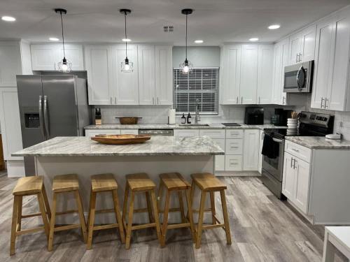 Kid-friendly Home w Pool & BBQ in Eagle Lake (FL)