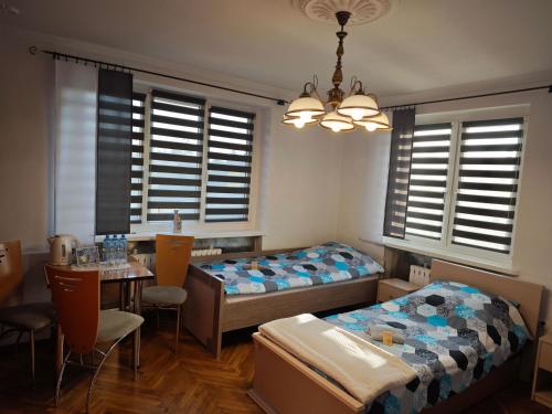 3 twin beds