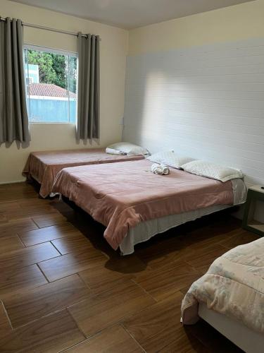 2 double beds, 1 twin bed