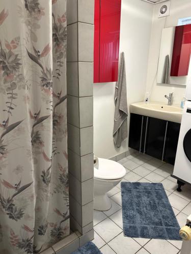 淋浴間, Fasan sleeping in 埃斯比約市中心