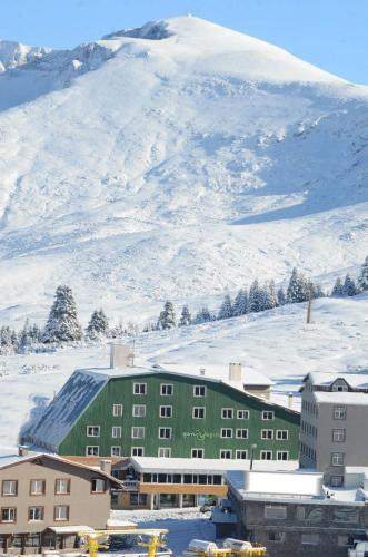 Genc Yazici Hotel Uludag - Tap to explore photos