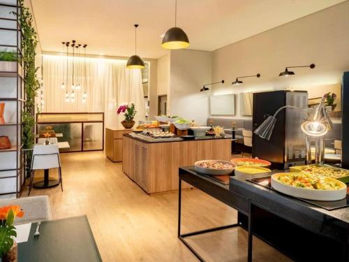 Restaurant, Tenente Negrão, 200 (Tenente Negrao, 200) in São Paulo