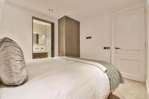 Westerpark Loft private studio - image 13