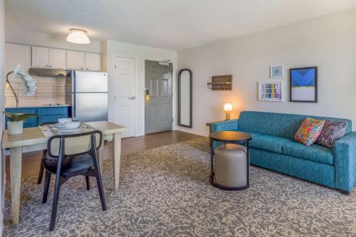 One-Bedroom Suite with Two Double Beds