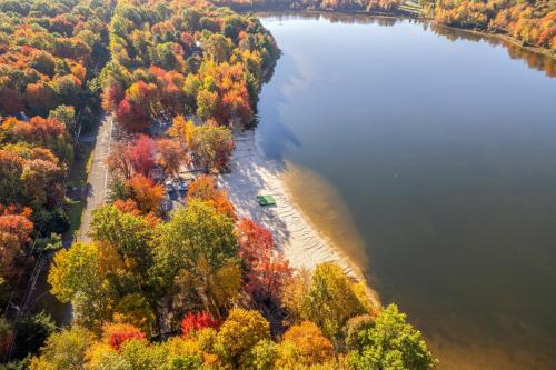 Whispering Pines - Lake Access Hot Tub Fire Pit Whispering Pines - Lake Access Hot Tub Fire Pit