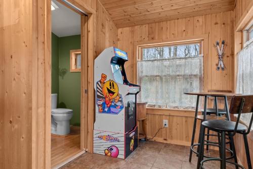 Whispering Pines - Lake Access Hot Tub Fire Pit Whispering Pines - Lake Access Hot Tub Fire Pit