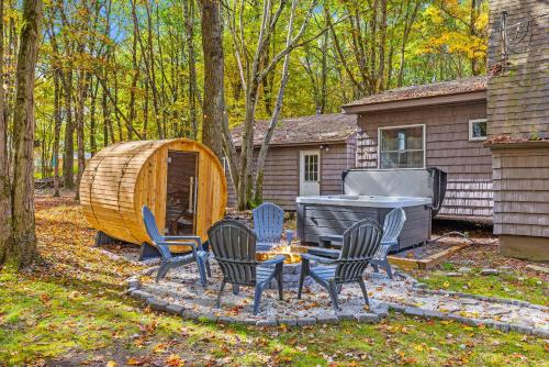 Whispering Pines - Lake Access Hot Tub Fire Pit Whispering Pines - Lake Access Hot Tub Fire Pit