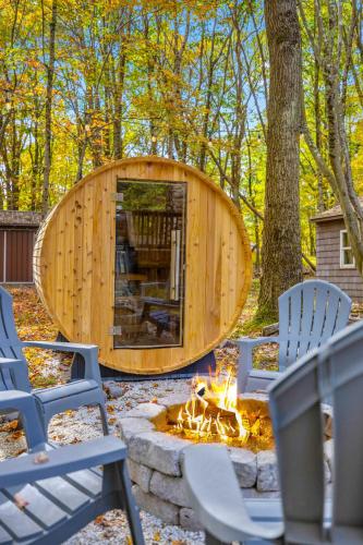 Whispering Pines - Lake Access Hot Tub Fire Pit Whispering Pines - Lake Access Hot Tub Fire Pit