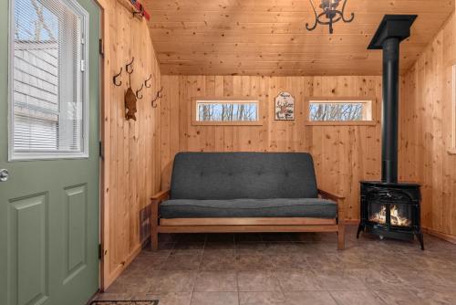 Whispering Pines - Lake Access Hot Tub Fire Pit Whispering Pines - Lake Access Hot Tub Fire Pit