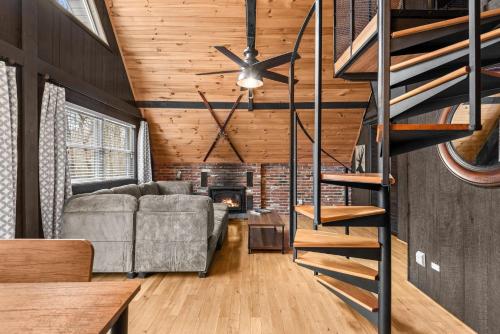 Whispering Pines - Lake Access Hot Tub Fire Pit Whispering Pines - Lake Access Hot Tub Fire Pit