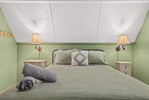 Whispering Pines - Lake Access Hot Tub Fire Pit Whispering Pines - Lake Access Hot Tub Fire Pit