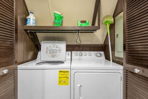 Whispering Pines - Lake Access Hot Tub Fire Pit Whispering Pines - Lake Access Hot Tub Fire Pit