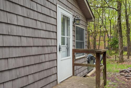 Whispering Pines - Lake Access Hot Tub Fire Pit Whispering Pines - Lake Access Hot Tub Fire Pit