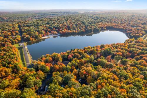 Whispering Pines - Lake Access Hot Tub Fire Pit Whispering Pines - Lake Access Hot Tub Fire Pit