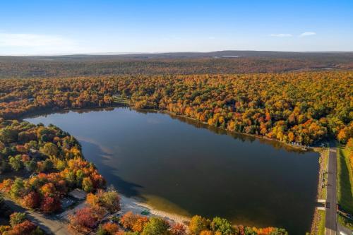 Whispering Pines - Lake Access Hot Tub Fire Pit Whispering Pines - Lake Access Hot Tub Fire Pit