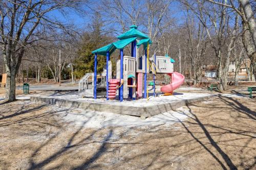 Whispering Pines - Lake Access Hot Tub Fire Pit Whispering Pines - Lake Access Hot Tub Fire Pit