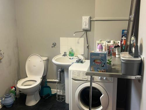 Badrum, Ashton Apartment in Ashton under Lyne