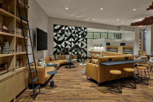 Concierge level, Guest room, 1 King image 4