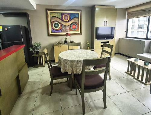 Deluxe One-Bedroom Apartment with Garden View image 10