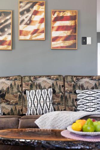 Cabin Oasis - Nestled in the Woods Seclusion in Blakeslee 