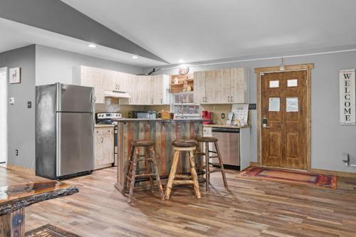 Cabin Oasis - Nestled in the Woods Seclusion in Blakeslee 
