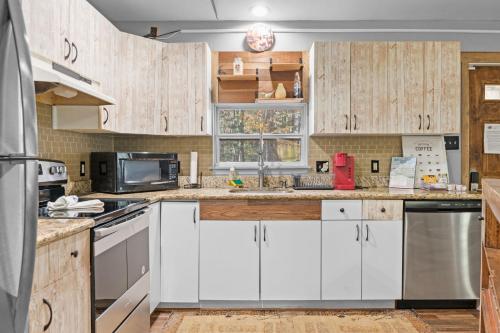 Cabin Oasis - Nestled in the Woods Seclusion in Blakeslee 