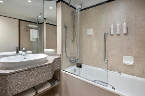 Junior Suite with City View, Executive Lounge Access image 10