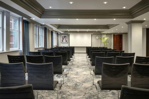 Leeds Marriott Hotel - image 13