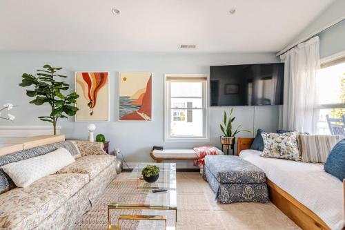 Historic Belmont Home - Steps to Stowe Manor and Downtown Historic Belmont Home - Steps to Stowe Manor and Downtown