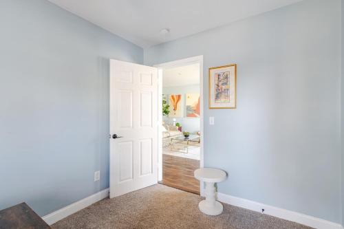 Historic Belmont Home - Steps to Stowe Manor and Downtown Historic Belmont Home - Steps to Stowe Manor and Downtown