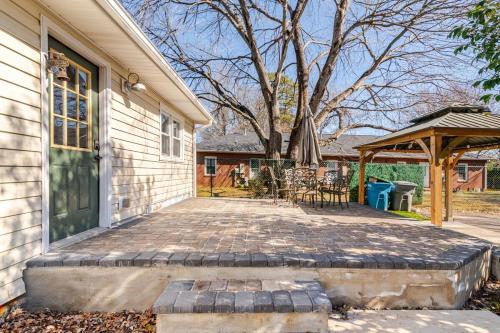 Historic Belmont Home - Steps to Stowe Manor and Downtown Historic Belmont Home - Steps to Stowe Manor and Downtown