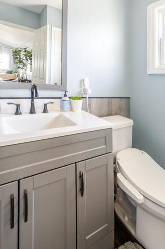 Historic Belmont Home - Steps to Stowe Manor and Downtown Historic Belmont Home - Steps to Stowe Manor and Downtown