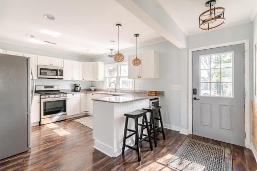 Historic Belmont Home - Steps to Stowe Manor and Downtown Historic Belmont Home - Steps to Stowe Manor and Downtown