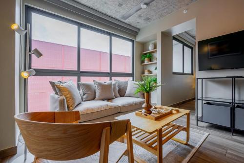 Majestic 1BR with Great Pool in Centriqo