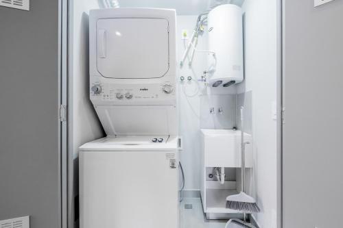 Majestic 1BR with Great Pool in Centriqo